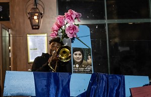 1.9K views · 927 reactions | Hoje, no Fala África VOA, temos uma conversa com Chocolate Brás, educador e pesquisador angolano, sobre os desafios e oportunidades da educação em Angola. Doutor em Educação, Brás reflete sobre a influência da gestão na pesquisa académica e o impacto das políticas internacionais no ensino. | VOA Português | Facebook