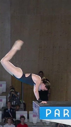 🤸‍♀️💫 Balancing Above Fear 🇬🇧 Andrea’s Handstand Moment