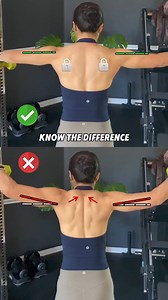 When performing dumbbell lateral raises, keep these key points in mind: 1 Besides not raising your elbows above shoulder height, ensure your wrists stay in line with or lower than your elbows. This sequence-wrist below elbow, elbow below shoulder-helps protect the shoulder joint and keeps the focus on your lateral delts. 2 Keep your shoulder blades down and stable to avoid overusing your traps and better isolate the target muscles. #glutes #fitnessinspiration #gluts #gym #viralreelschallenge #vl