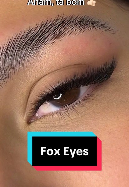 Extensão de Cílios Fox Eyes para um Olhar Marcante