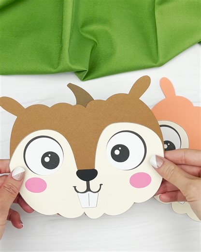 Combine squirrels & pumpkins with this cute paper craft! PDF ⬇️ | Simple Everyday Mom