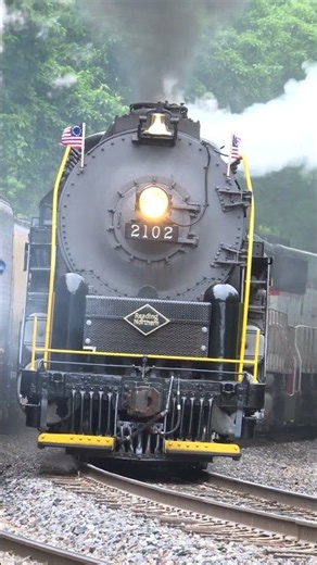 Reading & Northern 2102 rounds the bend at Penobscot Passenger Station in Mountain Top, PA