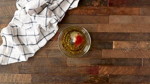 These Chicken Parmesan Foil Packets are loaded with veggies for a full meal deal! The ultimate comfort food made right in one pack, on the grill or in the oven, with almost no clean up! These chicken foil packets are the perfect make ahead meal for camping or busy summer days. Prep: 15 mins Cook: 30 mins Ingredients: • 2 Tbsp cooking oil • 3 Tbsp basil pesto • 1 tsp salt • 1/2 tsp garlic powder • 1/4 tsp black pepper • 1/4 tsp paprika • 16 your favorite varietal Little Potatoes, halved • 1 small