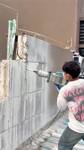 Applying Plaster or Joint Compound with a Trowel to Achieve a Smooth Corner