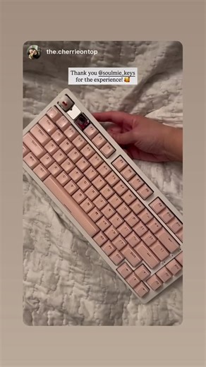 Soulmiekeys on Instagram: "Build your own keyboard with our free workshop~ 💗 or we can do free assembling and shipping 🩷🩷Barebone: Hi75C White 🩷🩷Switch: Orange Macaron Switch 🩷🩷Key Caps: Pink Jelly Key Cap Set Build your’s one-of-a-kind #keyboard #customized #torontolife #gift #workshop"