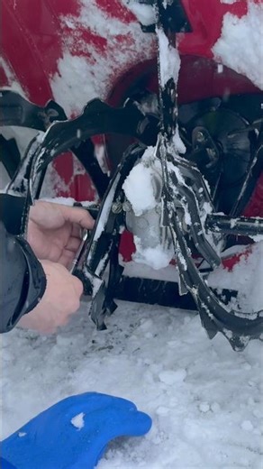 1 minute auger fix! Back up and running.￼#alaska #farmlife #snowblower #figureitout #winterwork