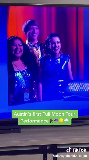 Austin's Full Moon Tour Performance on Austin and Ally