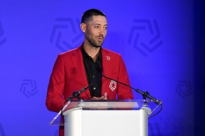 Clint Dempsey says success on the field will help build pro-American crowds at World Cup