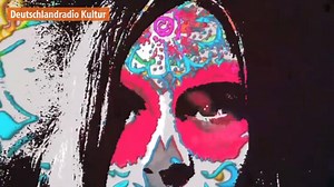 17K views · 71 reactions | „Ich habe ein Talent zum Traurigsein, aber eigentlich bin ich die letzte Optimistin.“ Auf ihrem neuen Album besingt Judith Holofernes das Chaos. | Deutschlandfunk Kultur | Facebook