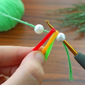 98K views · 1.7K reactions | You won't believe I did this with pearl and hair elastic!! very easy crochet hair accessory making #crochet | Aslı ile sanatsal tasarımlar | Facebook