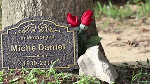Personalized Human Memorial Stones Plaque Small Grave Headstone Customized in Loving Memory Outdoors Sympathy Condolences Gift Engraved for Mum Dad Loved Ones Lost or Pet