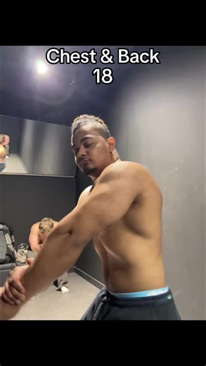 I’m 18 TikTok. Kinda chest I only benched then I injured myself so I had to only do back #fyp #gymcreators #gymcreator #gymtok #foryoupage
