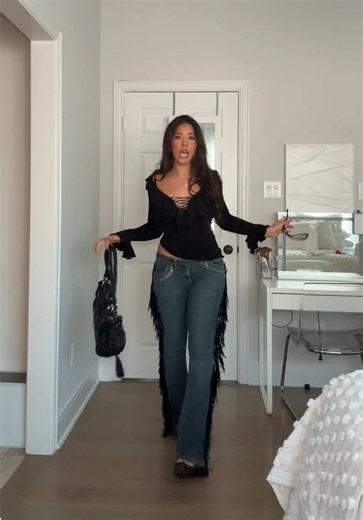 Stylish Upcycling with Fringe Jeans: Outfit Inspiration