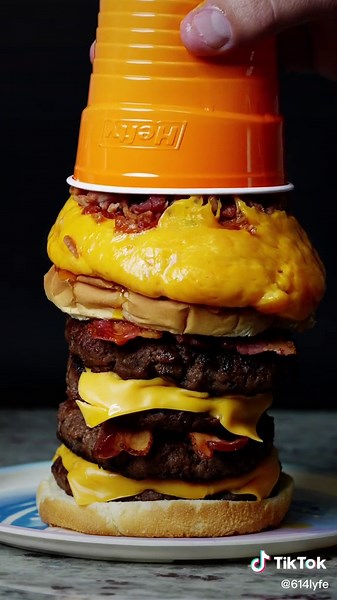Delicious 4 Pound Extreme Bacon Cheeseburger Recipe
