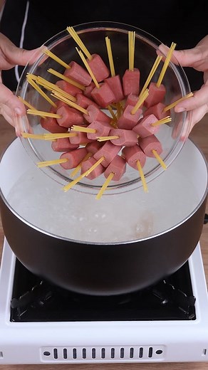 From now on, I only make spaghetti if it's like this #cooking #recipe #easyrecipe #quickrecipes #cook #pasta #dinner #viral