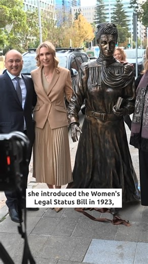 Edith Cowan, the first woman to be elected to an Australian parliament, has been honoured with a statue on St Georges Terrace in Perth. Cowan was a champion for women's rights and introduced the Women's Legal Status Bill, which opened professions to women for the first time, such as practising law. She has also featured on Australia's $50 note since 1995. For the latest news, visit https://www.sbs.com.au/news | SBS News