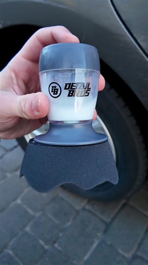 Revolutionary Tire Dressing Application for Car Detailing