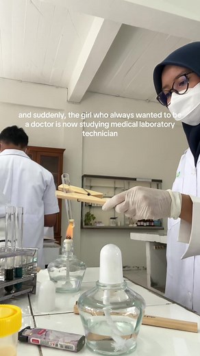 Becoming a Medical Laboratory Technician: From Aspiring Doctor to MLT