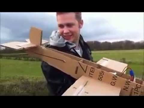 Flieger aus Karton