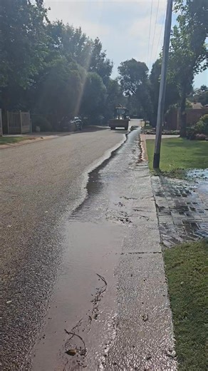 UPDATE BURST PIPE 125 TURKOOIS 31 January 2026 - TLB and water department on site. - Excavations will take place and the team will identify the leak and make the necessary repairs. - The water is currently being turned of to the street of Turkoois so that the teams can work on the pipe. - Should you need water, please use the water tanker provided at the corner of Amkor and Pretorius, opposite the Sassol garage. - If you lost count this is number 8 within 48 hours. Further updates to follow as a
