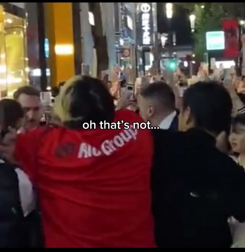 apparently hes a youtuber that harasses celebrities #straykids #hyunjin