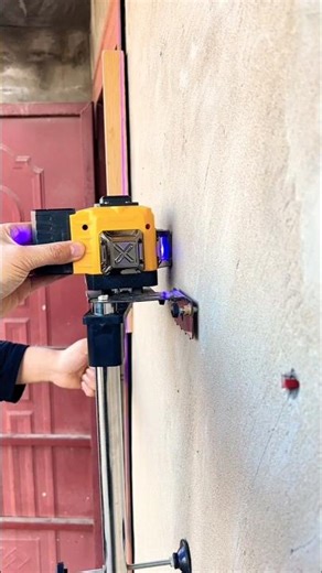 #Wall-mounted level bracket#Tile laying by masonry worker#shortvideo