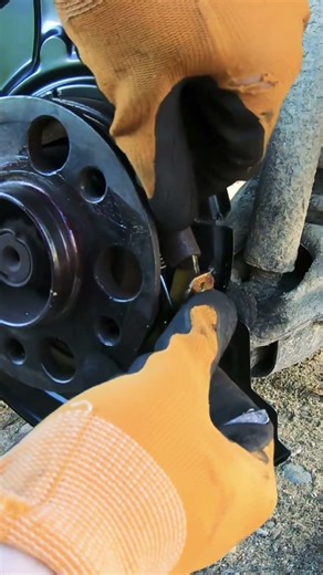 the parking brake shoes are installed #mechanic #mercedes #parkingbrake #w204 #tutorial #brake