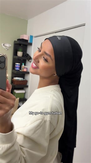 Simple, secure and stays put. Save this for your next workout 🤍 Full outfit from: @YOUNGLA #hijabtutorial #hijabitiktok #hijabstyle #fitnessgirl #gymtok