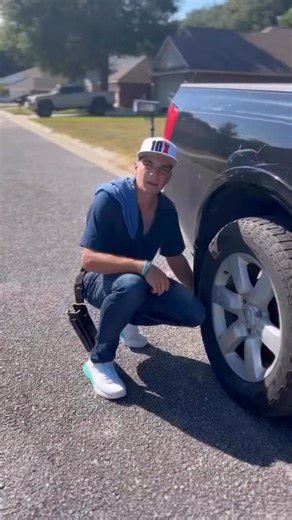 Paul Kunkleman on Instagram: "✨ Crystal-Clear Windows for Less! ✨ ✅ 10 Interior & Exterior Windows ✅ 10 Screens Cleaned ✅ 10 Tracks Detailed 💵 Normally: $360 🔥 Today: Just $247 (SAVE $113!) 🎁 Plus: Get a $50 Gift Card for your NEXT cleaning! Spots are LIMITED — book now and let your home sparkle! 🌟"