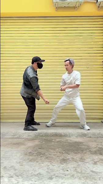 BEN EAGLE - Escape a Chokehold FAST #MartialArts #ActionComedy #KungFu #Kindness #Trending #Viral
