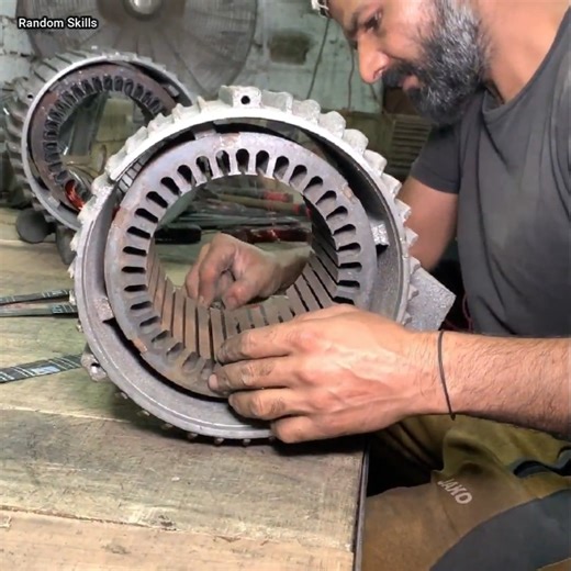 Manufacturing Process of Biggest Centrifugal Water Pump Get an inside look at the impressive manufacturing process of the largest centrifugal water pump in the world! From design to assembly, see the precision and expertise that goes into creating this massive piece of machinery #IndustrialEngineering #HeavyMachinery #WaterPumps | Random Skills