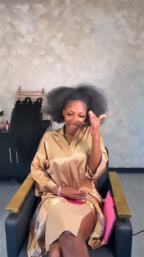 DO S/MED BORA BORA KNOTLESS WITH ME 😍 let’s get into the curl pattern 🔥 • • • JAX FL 📍 November books are OPEN ( link in bio ) Questions or concerns TEXT (904)339-5610 🎀🎀🎀🎀🎀 #jaxbraider #904hair #knotlessbraids #bohostyle #borabora #boraborabraids #bohobraidstyle | Destiny Lovly