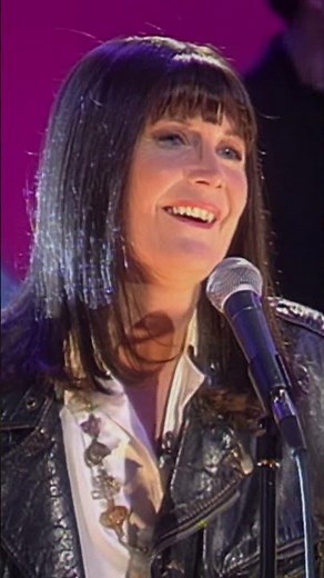 Sandie Shaw & Jools Holland '(There's) Always Something To Remind Me' live VIDEO ‪@JoolsHolland‬