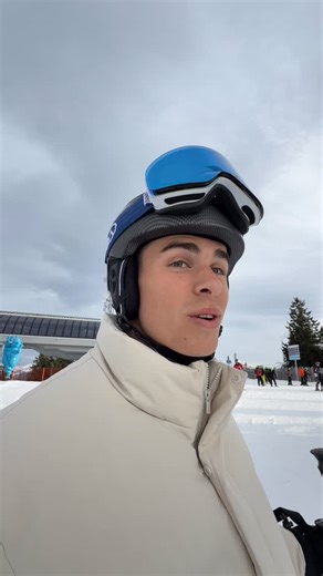 Joep Schillemans on Instagram: "Dag 2 is een feit Vandaag gingen we skiën in Saint Johann @josalzburg Deze brokkenpiloot kwam al iets soepeler naar beneden deze keer🫣 Thank you @visitaustria en @skiamade"