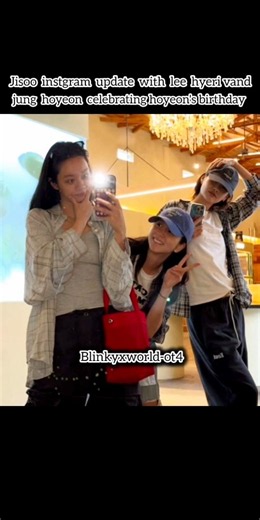 Jisoo with hyeri and hoyeon🥰#blackpink #jisoo #blink #shorts #fypシ゚viral