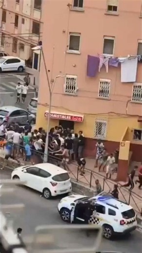 Hiszpania: setki migrantów plądrują sklepy? Policja ma być przytłoczona sytuacją