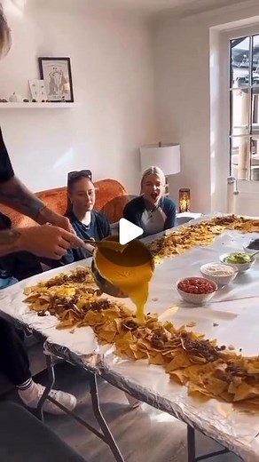  YOUR DAILY DOSE OF FOODS!  on Instagram: "This with the right group of friends >>>> Tag them! 襤燎❤️ Would you try it?   by unknown (DM)! . Check out @instafood_lover for more! ❤️"