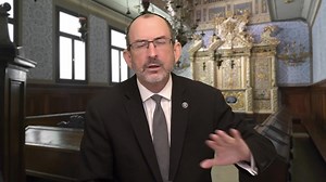 Isaías 53-1 | ¿Por qué el JUDAISMO no cree en JESUS? Esta es la primera parte de un profundo estudio bíblico sobre este capítulo tan importante en el antiguo testamento: Isaías 53. Esta explicación también se basará en una profunda revisión de los comentarios judíos sobre la profecía del Mesías ¿Está prohibida en el judaísmo? En el Judaísmo, esta profecía está prohibida cuando se la relaciona con Jesucristo. De hecho, existe mucha controversia cuando se la discute entre los estudiosos del judaí