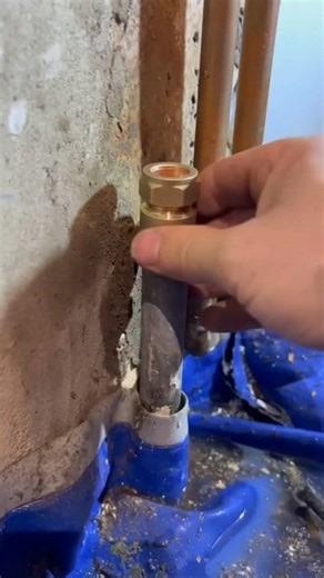 Replacing a faulty stop tap! #fblifestyletyle #fblifestyle #fblifestyletyl #fblive #lifestyle #life #lifehacks #lifeisbeautiful #lifequotes #short #furnituresale #homedecor #smallbusiness #localbusiness #homeforsale #homefurniture #realestate #toolsale #vintagefurniture #appliancesale | plumber video