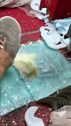 nike tn sewing and glue process #nike #niketn #nikeoriginal #prosesjahit #proseslem