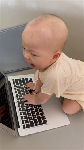 Baby playing with the computer#イラスト #baby #cute