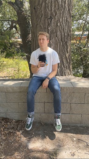 How do I send a letter?? 📩 There’s a good chance most of you already know how to send a letter… …but just in case you don’t, here’s a little tutorial! ✉️➡️📬 First, you need a letter to send 📝 That means you’ll have to write one, or type one if that’s your style. Once you’ve got a letter, you’ll probably want an envelope ✉️ Then you’ll seal the envelope and write the addresses on the back. Your address goes in the top left corner, and the address of the person you’re sending it to goes right i