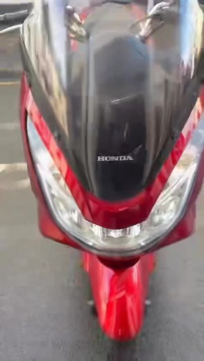 HONDA PCX 125 SCOOTER IN RED WITH LED LIGHTS..REGISTERED IN NOVEMBER...