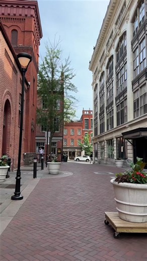 An LGBTQ-friendly city in the heart of Amish Country! 👩‍🌾🏳️‍🌈 Save this for ideas of what to do when you go to PA or send it to someone who’ll be visiting the area! #visitpa #gaytraveler #pagetaway #gaytravels #lancasterpa #gaytrip #lancastercounty #gaytraveller