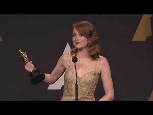Emma Stone Reacts to Oscar's Blunder - Full Backstage Interview