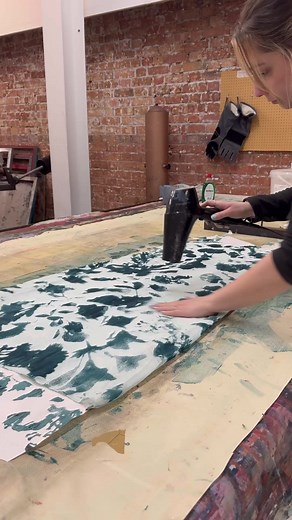 We’re here for wearing pre-loved clothes again and again 🫶✨ @again & again take ready made garments and rejuvenate them through silk-screen printing to create unique fashion, giving you something that is truly one of a kind 👌 #slowfashion #preloved #sustainablefashion