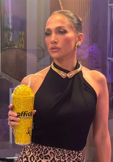 Oh hiiii | the bodega jlo