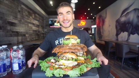Man attempts undefeated 13lb burger challenge designed to be impossible