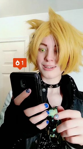 Who do you think #denki is texting? #kaminari #shinkami #bakudenki #kirikami #kamijiro #kamiida #serokami #denkicosplay #mha #bnha #ojikami #cosplay
