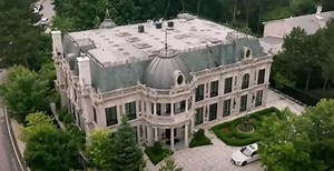 There's a new TV show about Toronto's obnoxiously luxurious homes | Urbanized